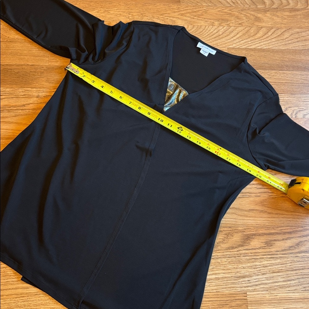 Jaclyn Smith Collection long sleeve black and gold metallic draped blouse Size L - Picture 11 of 17